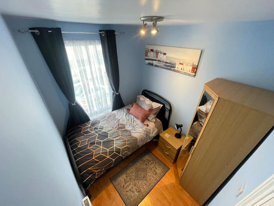 Apartmán Beanies Lornestreet Four Bed House Swindon Exteriér fotografie