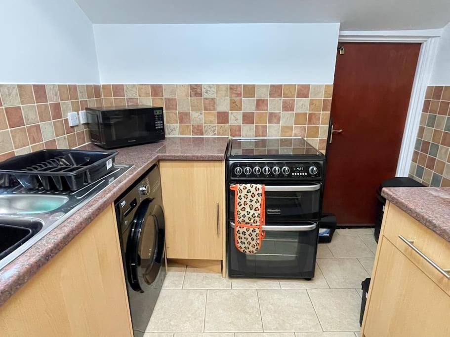 Apartmán Beanies Lornestreet Four Bed House Swindon Exteriér fotografie