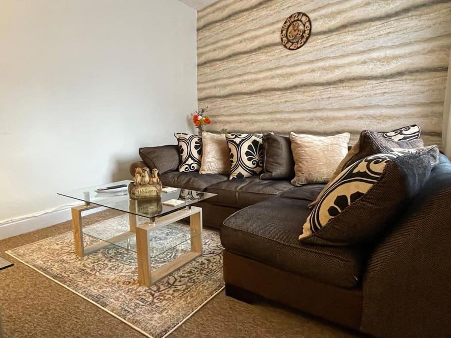 Apartmán Beanies Lornestreet Four Bed House Swindon Exteriér fotografie