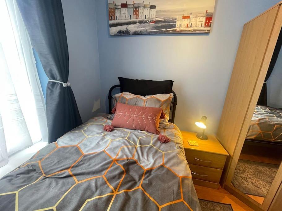Apartmán Beanies Lornestreet Four Bed House Swindon Exteriér fotografie