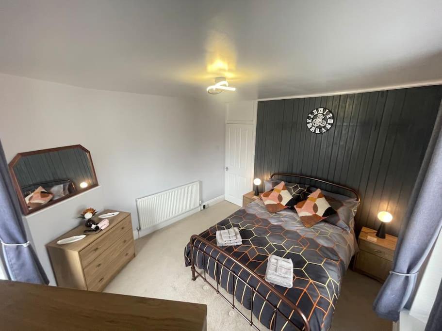Apartmán Beanies Lornestreet Four Bed House Swindon Exteriér fotografie