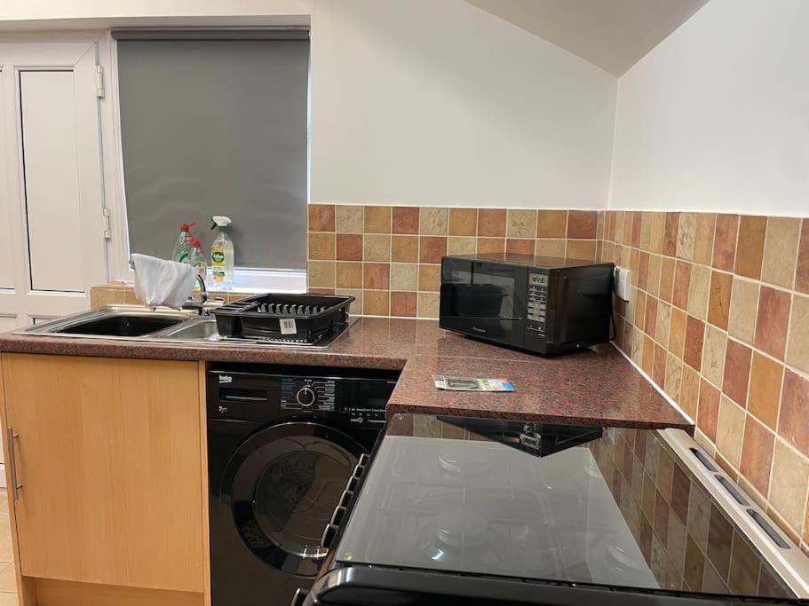 Apartmán Beanies Lornestreet Four Bed House Swindon Exteriér fotografie