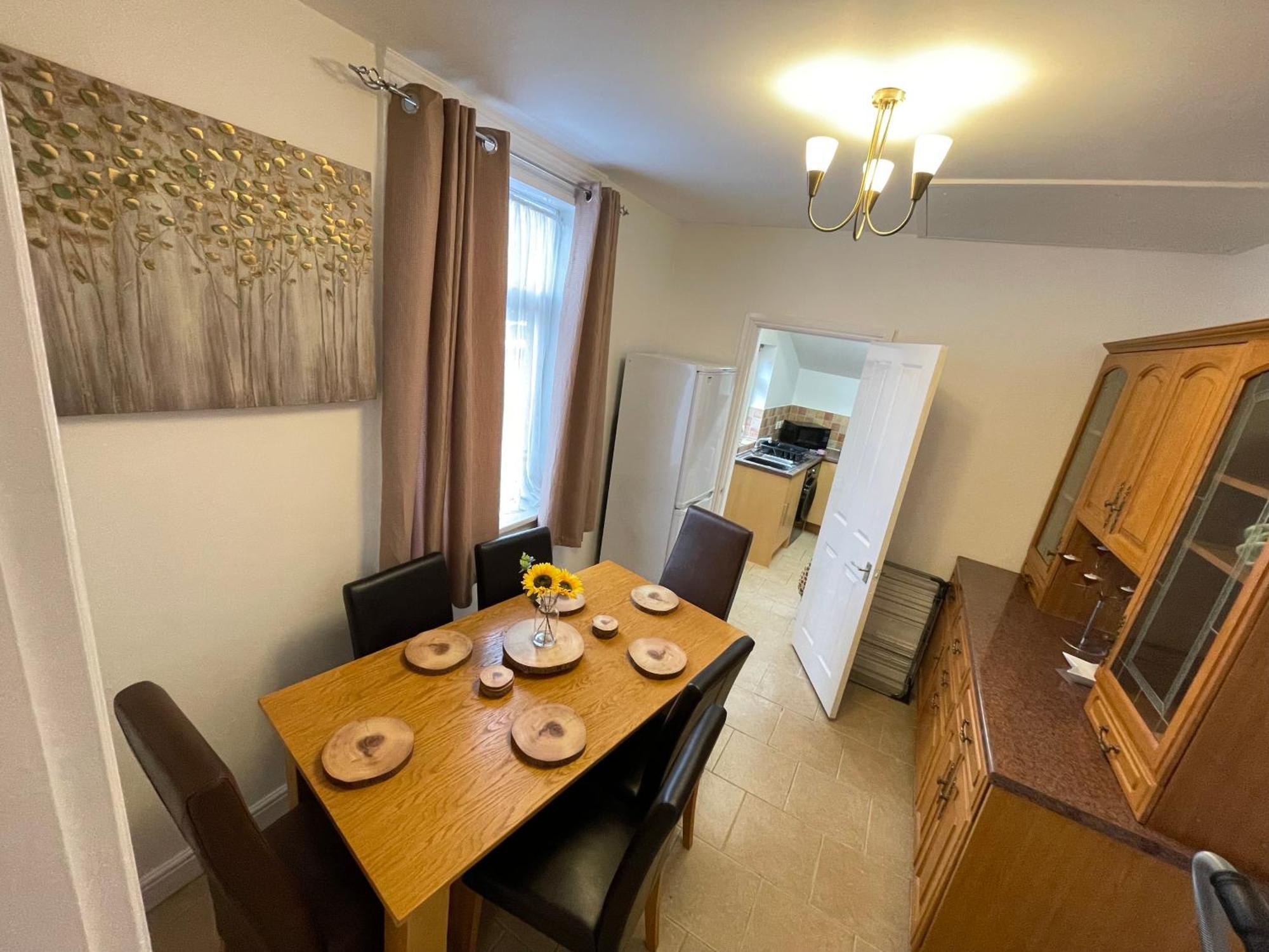 Apartmán Beanies Lornestreet Four Bed House Swindon Exteriér fotografie