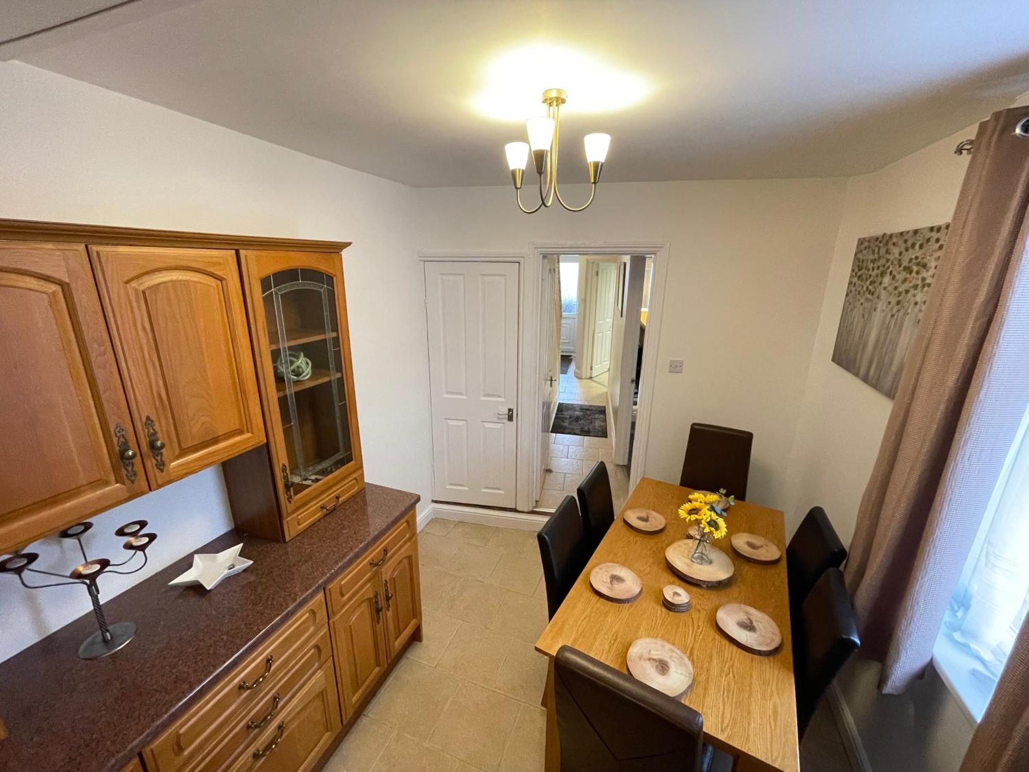 Apartmán Beanies Lornestreet Four Bed House Swindon Exteriér fotografie