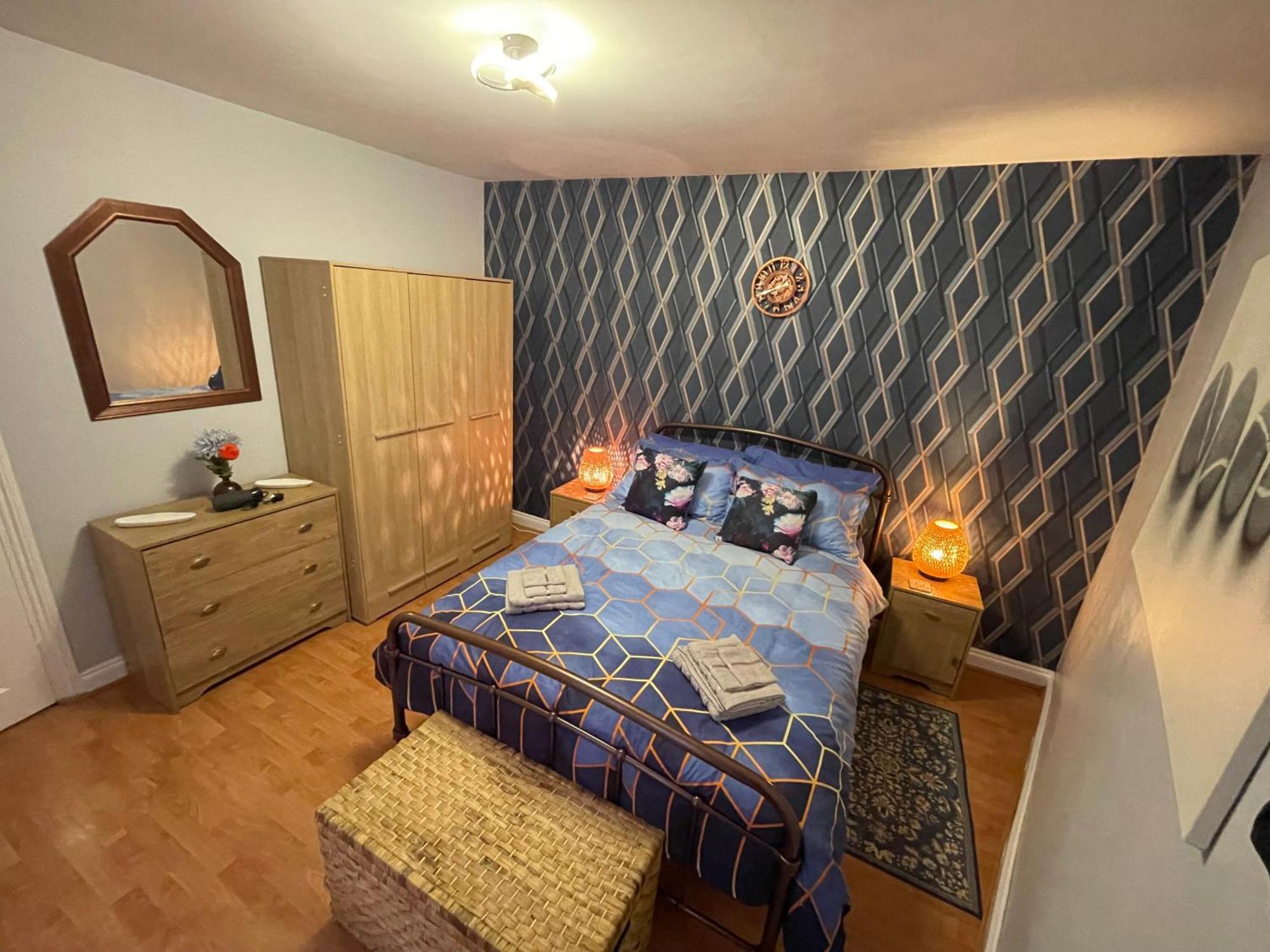 Apartmán Beanies Lornestreet Four Bed House Swindon Exteriér fotografie