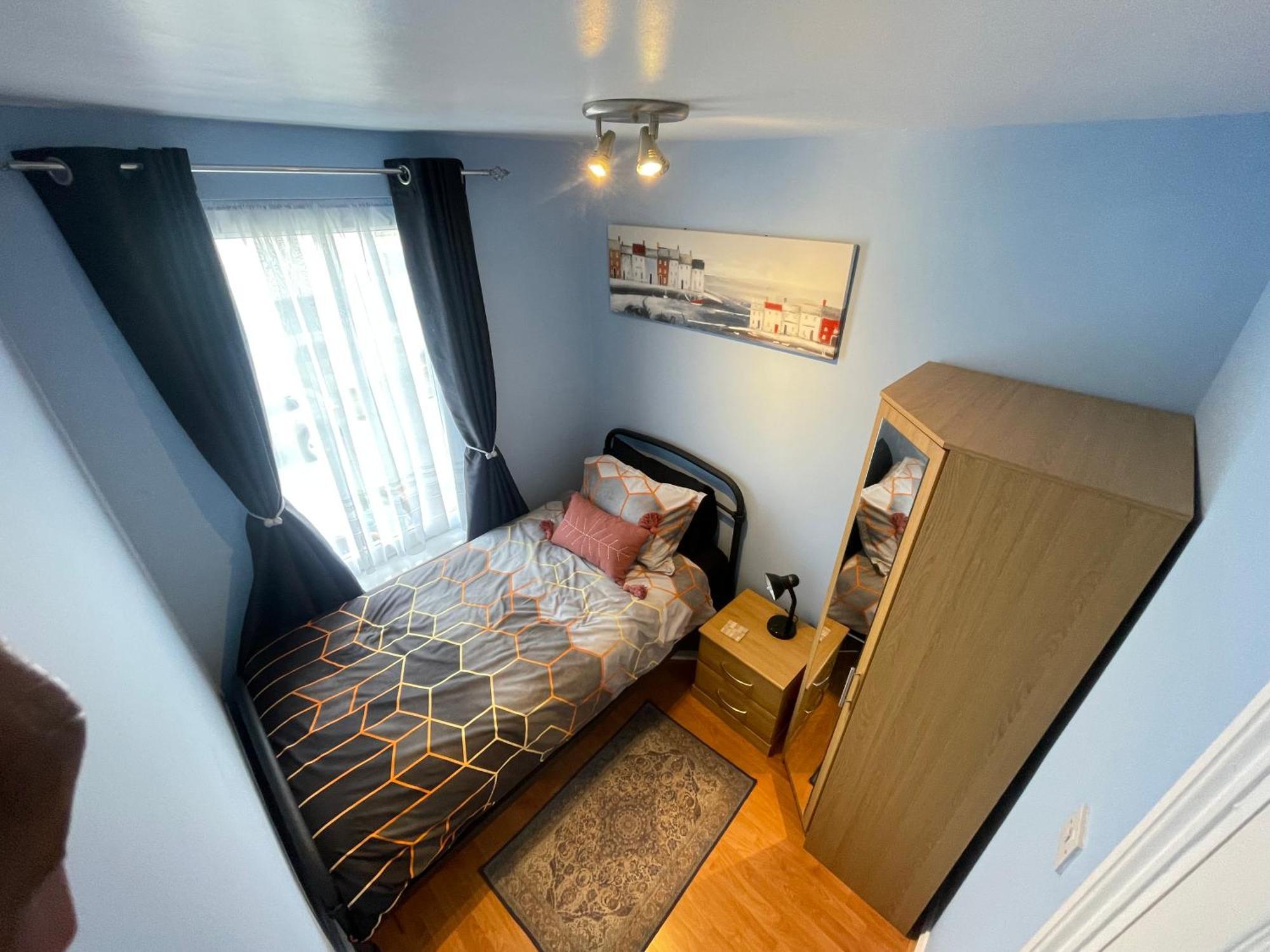 Apartmán Beanies Lornestreet Four Bed House Swindon Exteriér fotografie