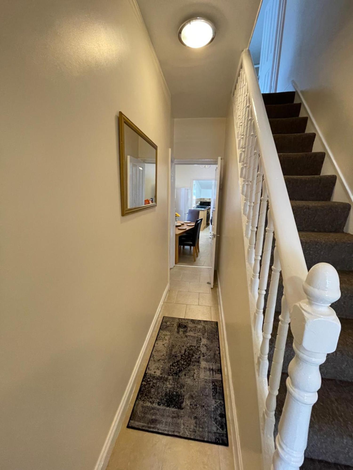 Apartmán Beanies Lornestreet Four Bed House Swindon Exteriér fotografie